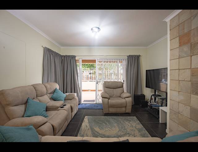 2 BEDROOM APARTMENT FOR SALE IN UMHLANGA CENTRAL